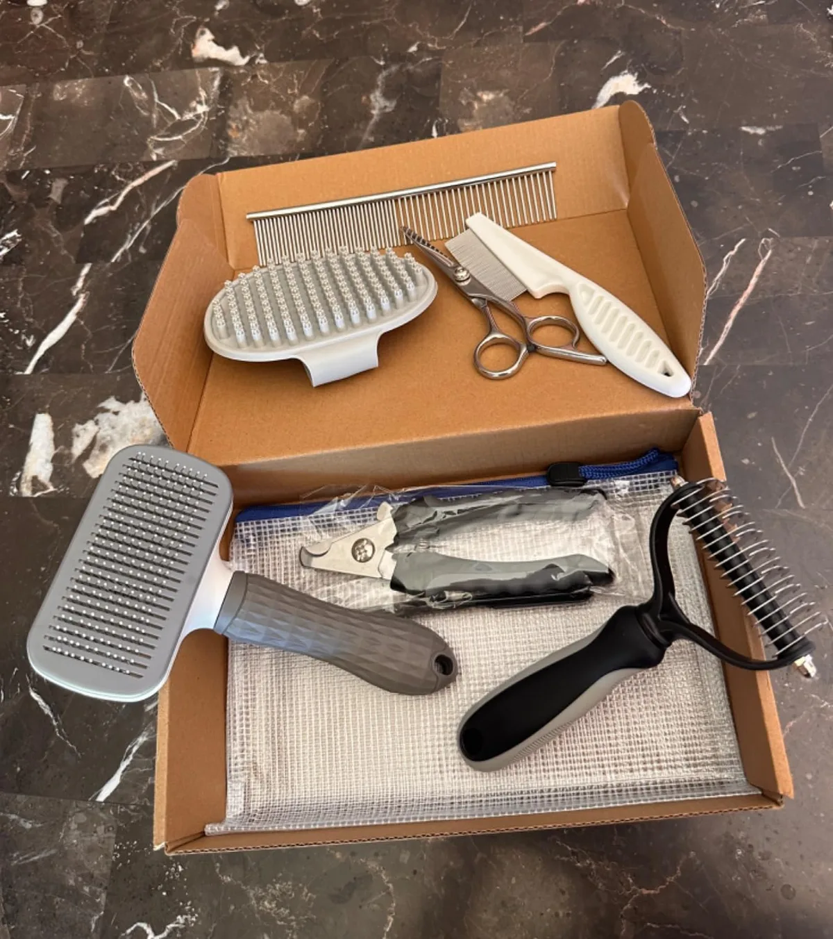 9-in-1 Tierpflege-Kombiset: Nagelknipser, Feile, Unterwollharke, Kamm, Bürste - detail